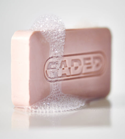 Topicals FADED barra de jabón corporal para aclarar manchas