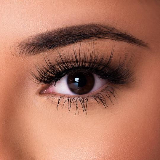 Kriz Reales Beauty pestañas 3D